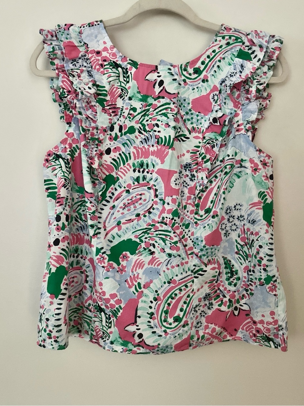 Crown & Ivy Pink & Green Paisley Ruffle Sleeveless Top with Tie Back